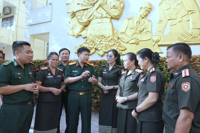 Sĩ quan Quân đội Lào học tập nghiệp vụ công tác thanh niên tại Việt Nam ảnh 1