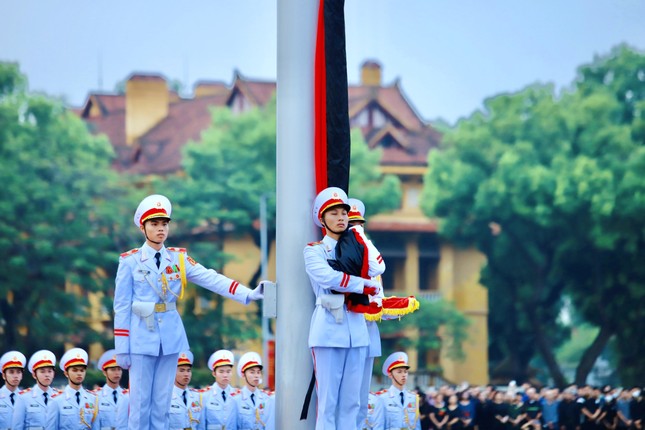 Lễ treo cờ rủ Quốc tang Tổng Bí thư Nguyễn Phú Trọng ảnh 11