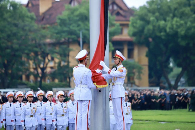 Lễ treo cờ rủ Quốc tang Tổng Bí thư Nguyễn Phú Trọng ảnh 8