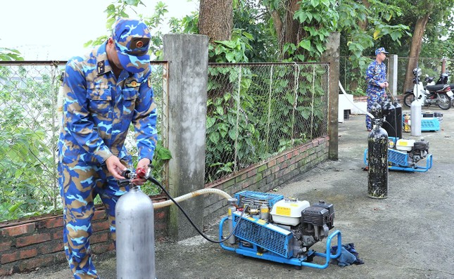 Đặc công Hải quân tới Phú Thọ tìm kiếm 4 nạn nhân vụ sập cầu Phong Châu ảnh 2