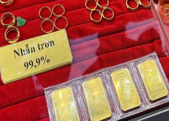 Giá vàng nhẫn và SJC ‘vênh’ 980.000 đồng/lượng ảnh 1
