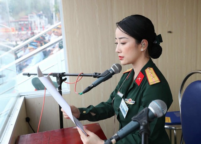 Giọng đọc Lễ kỷ niệm 70 năm Chiến thắng Điện Biên Phủ: Tôi khóc khi trời đổ mưa ảnh 3