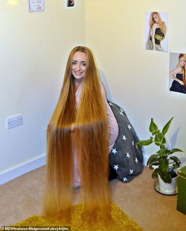 Choáng với má tóc lâu năm ngay gần 1m60 của nường Rapunzel đời thực hình họa 1