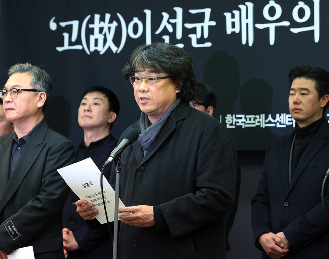 Nghệ sĩ Hàn Quốc chỉ trích cảnh sát và truyền thông liên quan đến cái chết Lee Sun Kyun ảnh 1