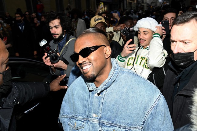 Kanye West gây sốc khi nhổ hết răng thật ảnh 3