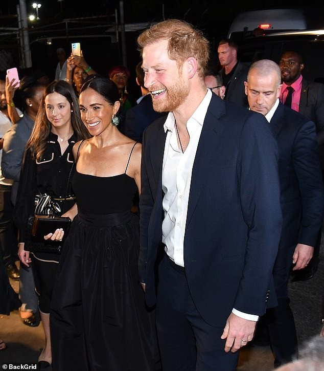 Harry và Meghan thách thức Hoàng gia Anh ảnh 3