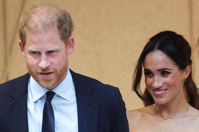 Meghan không về Anh cùng Hoàng tử Harry ảnh 1