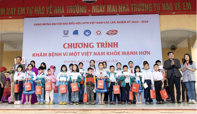 Hơn 30.000 người được khám, chữa bệnh từ chương trình 'Vì Một Việt Nam Khỏe Mạnh hơn' ảnh 3