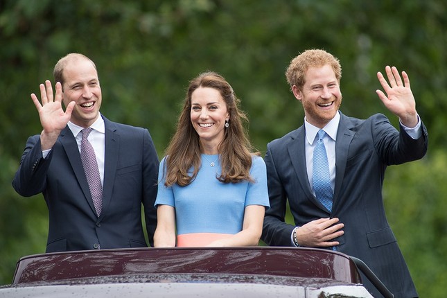 Harry không còn là mối bận tâm của William và Kate ảnh 1