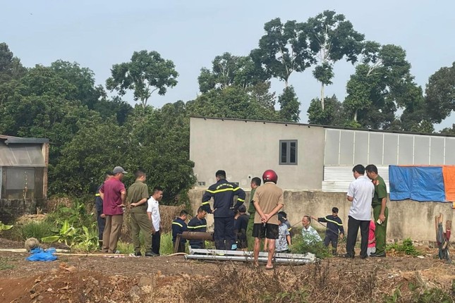 Bản tin 8H: Cảnh sát xuống giếng tìm bé trai mất tích ảnh 1