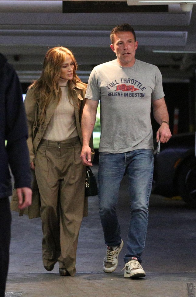 Ben Affleck và Jennifer Lopez bất thường giữa tin ly hôn ảnh 2