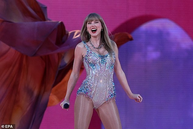 Người hâm mộ giận dữ phá hàng rào tại show Taylor Swift ảnh 6