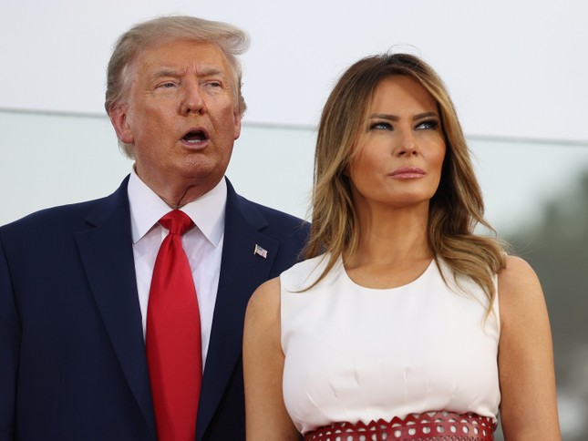 Bà Melania được khuyên bỏ ông Trump ảnh 2