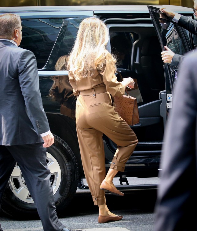 Bà Melania và Barron xuất hiện sau khi ông Trump bị kết tội ảnh 4