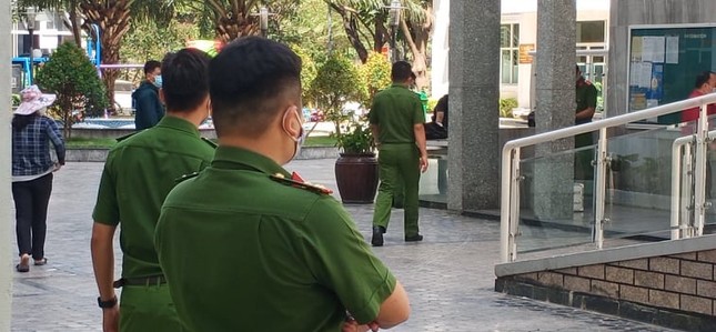 Công an bất ngờ trở lại hiện trường vụ tiến sĩ Bùi Quang Tín tử vong ảnh 1