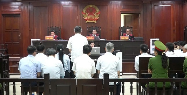 Vợ cựu Bí thư Tỉnh ủy Bến Tre muốn đem hơn 10 tỷ đồng khắc phục hậu quả cho chồng ảnh 1