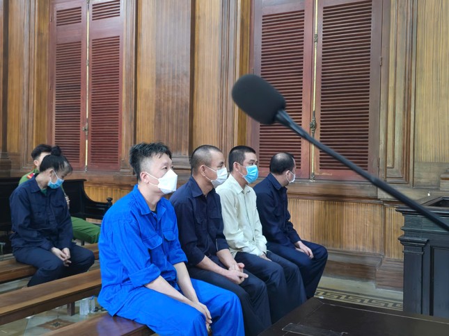 Cán bộ hải quan tiếp tay buôn lậu hàng hóa trị giá trên 217 tỷ đồng ảnh 1
