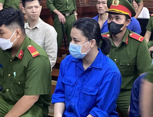 Kiểm sát viên biệt phái tham gia xét xử nữ DJ cầm đầu đường dây 108kg ma túy tại TPHCM ảnh 1