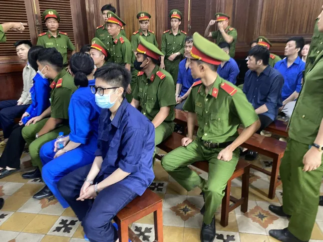 Vụ Hoài DJ cầm đầu đường dây ma túy: Chủ tọa bất ngờ đặt 4 câu hỏi cho đại diện Viện kiểm sát ảnh 3