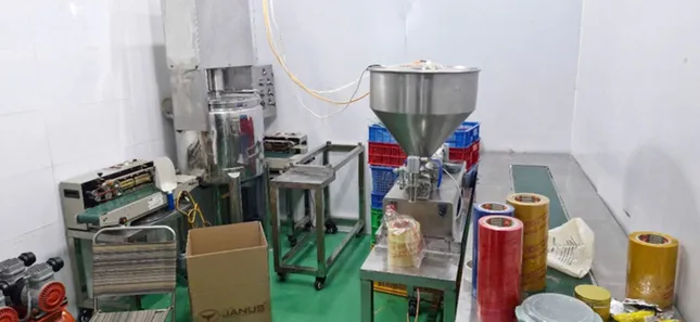 Triệt phá đường dây sản xuất, buôn bán mỹ phẩm giả ‘khủng’ ảnh 1