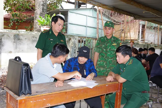 Tây Ninh tiếp nhận 38 công dân từ Campuchia về nước ảnh 2