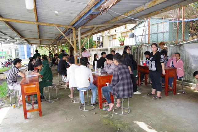 Tây Ninh tiếp nhận 38 công dân từ Campuchia về nước ảnh 1
