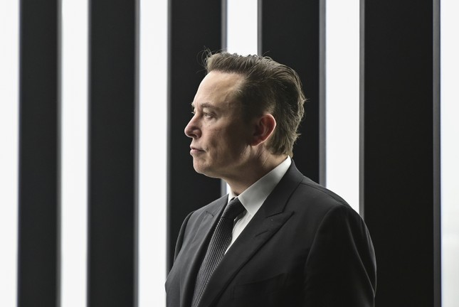Tesla's properties were attacked to protest billionaire Elon Musk photo 1