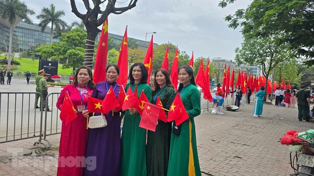 Chủ tịch nước Lương Cường ra sân bay đón Tổng Bí thư, Chủ tịch Trung Quốc Tập Cận Bình ảnh 5