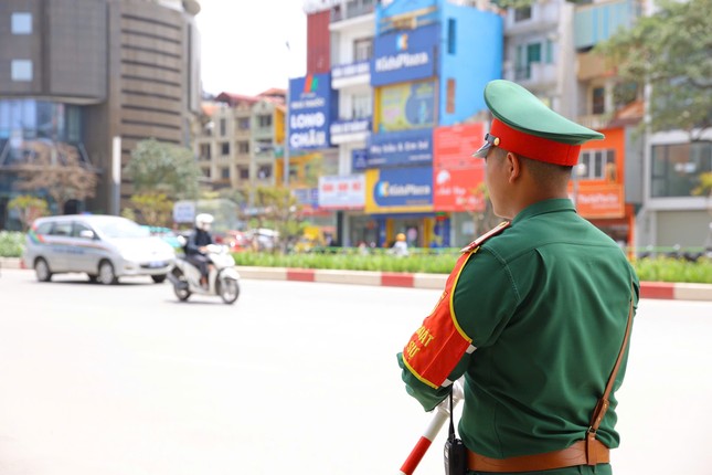 Chủ tịch nước Lương Cường ra sân bay đón Tổng Bí thư, Chủ tịch Trung Quốc Tập Cận Bình ảnh 12