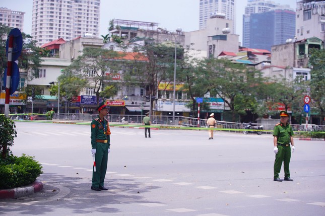 Chủ tịch nước Lương Cường ra sân bay đón Tổng Bí thư, Chủ tịch Trung Quốc Tập Cận Bình ảnh 9