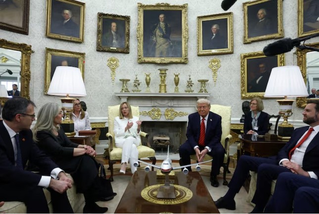 Tổng thống Mỹ Trump nói ‘không vội’ tiến tới bất kỳ thỏa thuận thương mại nào ảnh 1