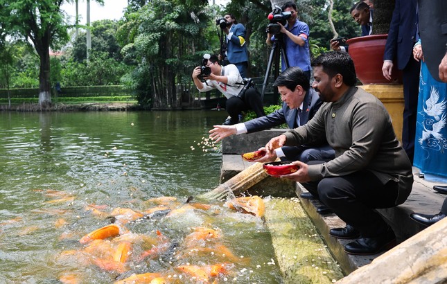 Chủ tịch nước Lương Cường cùng Tổng thống Sri Lanka thăm Khu di tích Chủ tịch Hồ Chí Minh ảnh 4