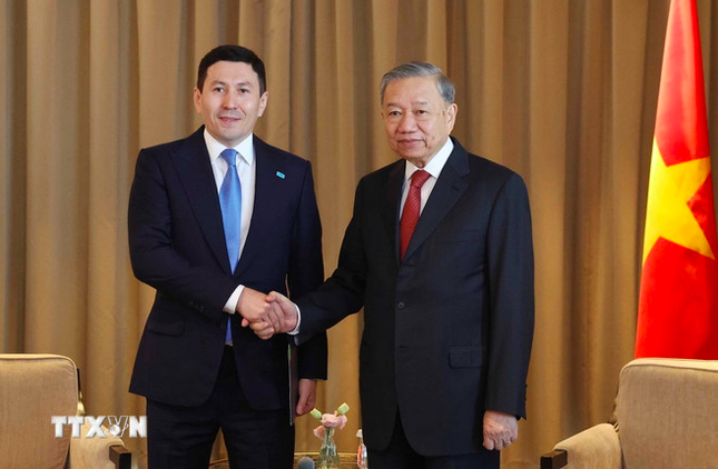 Tổng Bí thư Tô Lâm dự duyệt binh kỷ niệm Chiến thắng phát-xít tại Kazakhstan ảnh 3
