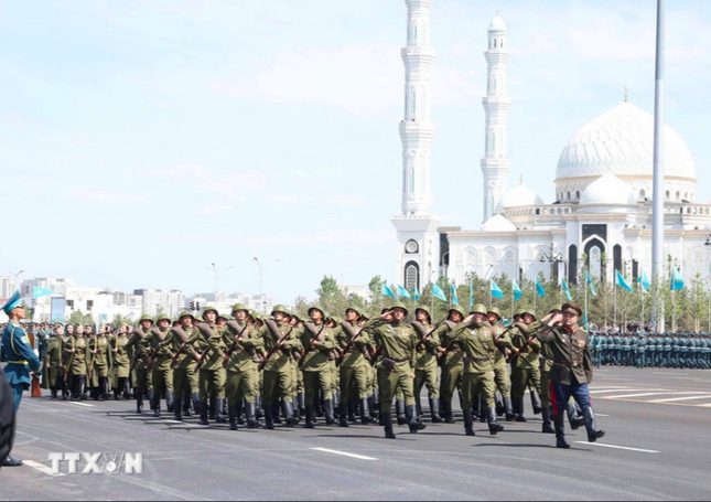 Tổng Bí thư Tô Lâm dự duyệt binh kỷ niệm Chiến thắng phát-xít tại Kazakhstan ảnh 2