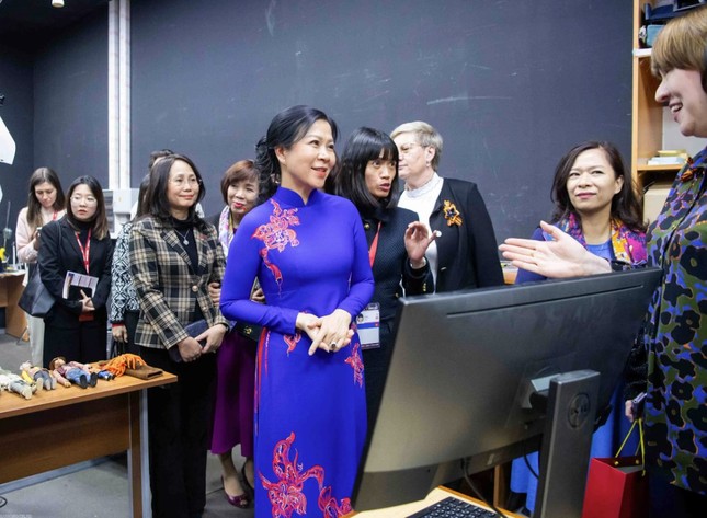 Phu nhân Ngô Phương Ly thăm nơi phát triển các tài năng nghệ thuật của Việt Nam ảnh 2