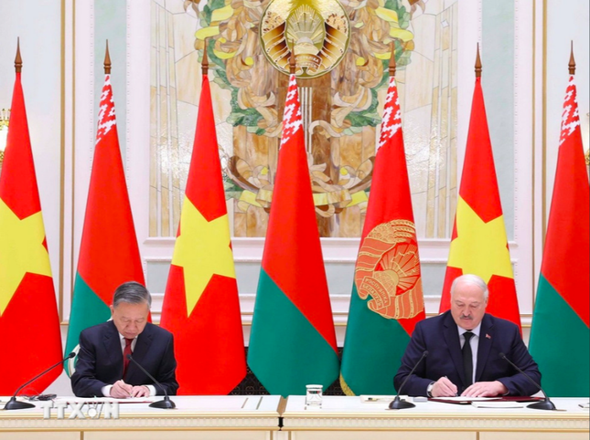 Tổng Bí thư Tô Lâm và Tổng thống Aleksandr Lukashenko ký tuyên bố nâng cấp quan hệ Việt Nam - Belarus ảnh 2