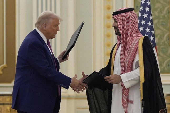 Hàm ý với Nga và Iran từ chuyến công du của Tổng thống Mỹ Trump đến Trung Đông ảnh 1