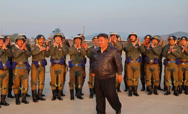 Ông Kim Jong Un giám sát tập trận không quân, chỉ đạo tăng cường chuẩn bị chiến tranh ảnh 1