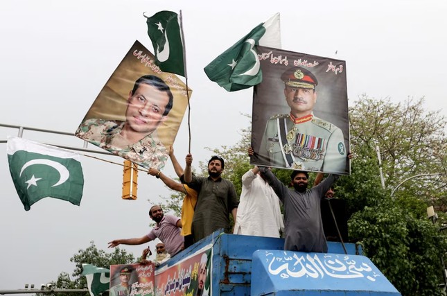 Nhân vật quyền lực nhất Pakistan được tung hô sau cuộc xung đột với Ấn Độ ảnh 1