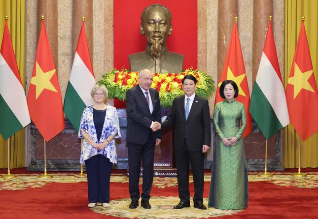 Chủ tịch nước Lương Cường chủ trì lễ đón chính thức Tổng thống Hungary ảnh 1
