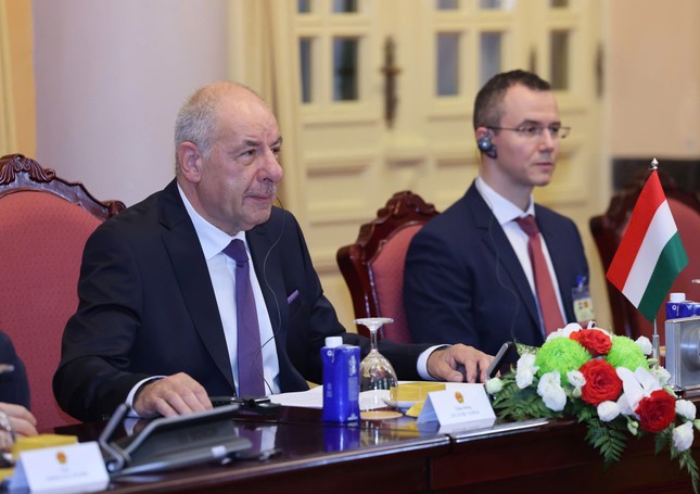 Việt Nam và Hungary nhất trí làm cầu nối cho hàng hóa vào thị trường ASEAN và EU ảnh 3