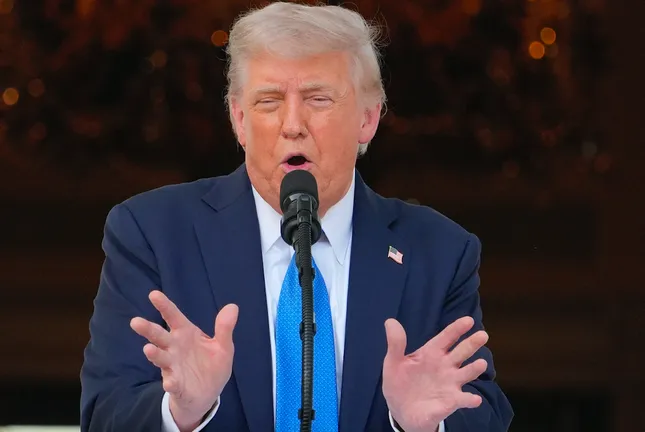 Tổng thống Trump cấm công dân 12 quốc gia nhập cảnh Mỹ ảnh 1