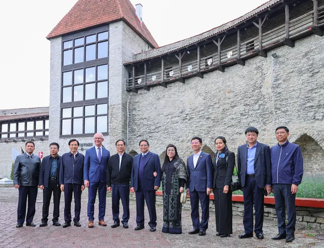 Thủ tướng Phạm Minh Chính thăm phố cổ và cảng biển nổi tiếng của Estonia ảnh 1