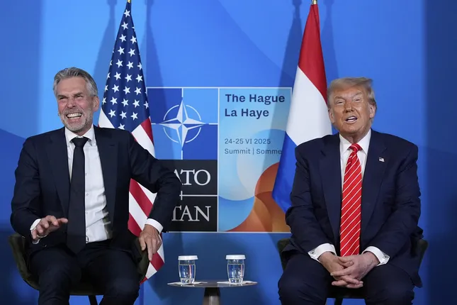 NATO tìm mọi cách nịnh Tổng thống Mỹ Trump ảnh 1