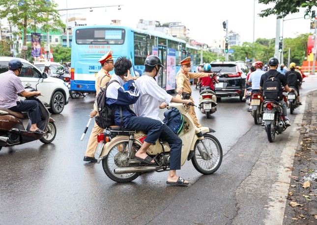 Cha mẹ có thể bị phạt tới 10 triệu đồng khi giao xe máy cho con chưa đủ tuổi điều khiển ảnh 1