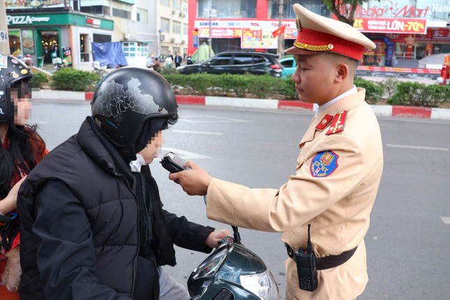 Hà Nội: Nhiều tài xế bị phạt vì 'cốc bia chúc Tết' ảnh 2