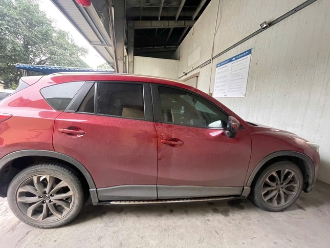 Triệu tập tài xế Mazda CX5 kéo lê xe máy trên đường phố Hà Nội ảnh 2