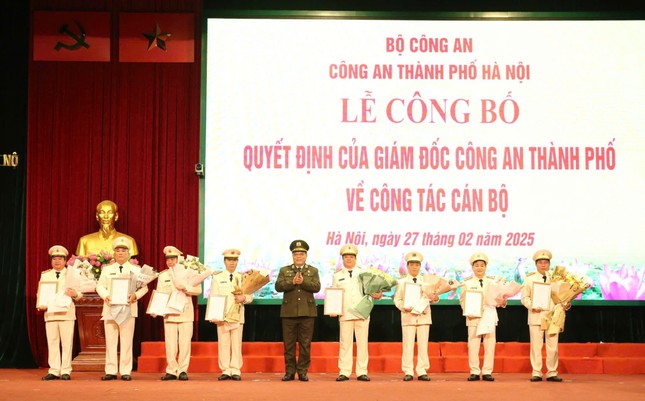 Công an Hà Nội công bố quyết định liên quan 23 lãnh đạo, chỉ huy cấp phòng và huyện ảnh 3