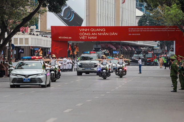 Bảo đảm an toàn giao thông chuỗi sự kiện hướng tới kỷ niệm 80 năm Ngày truyền thống CAND ảnh 1