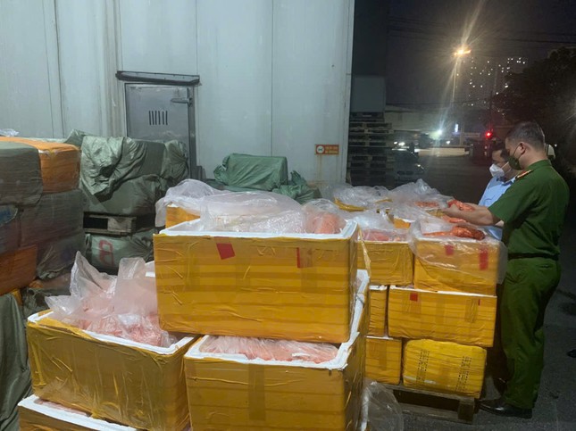 Hà Nội: Phát hiện hơn 7 tấn &apos;thực phẩm bẩn&apos; trứng non, tràng lợn đông lạnh ảnh 2